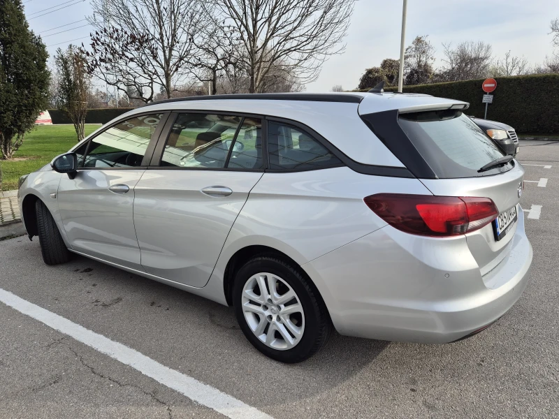 Opel Astra Sports Tourer, снимка 3 - Автомобили и джипове - 53242308