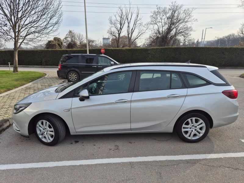 Opel Astra Sports Tourer, снимка 2 - Автомобили и джипове - 53242308