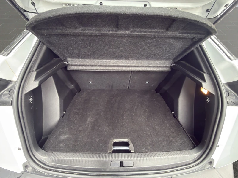 Peugeot 2008 GT 1.2 PureTech 130 EAT8 EURO 6.4, снимка 13 - Автомобили и джипове - 53273626