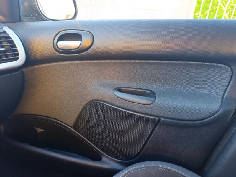 Peugeot 206 1.4i feis, снимка 8 - Автомобили и джипове - 53343280