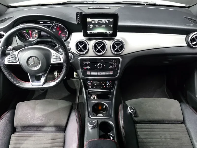 Mercedes-Benz CLA 220 Amg Line, снимка 7 - Автомобили и джипове - 56072117