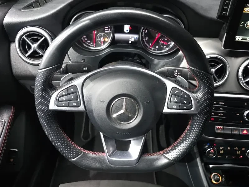 Mercedes-Benz CLA 220 Amg Line, снимка 13 - Автомобили и джипове - 56072117