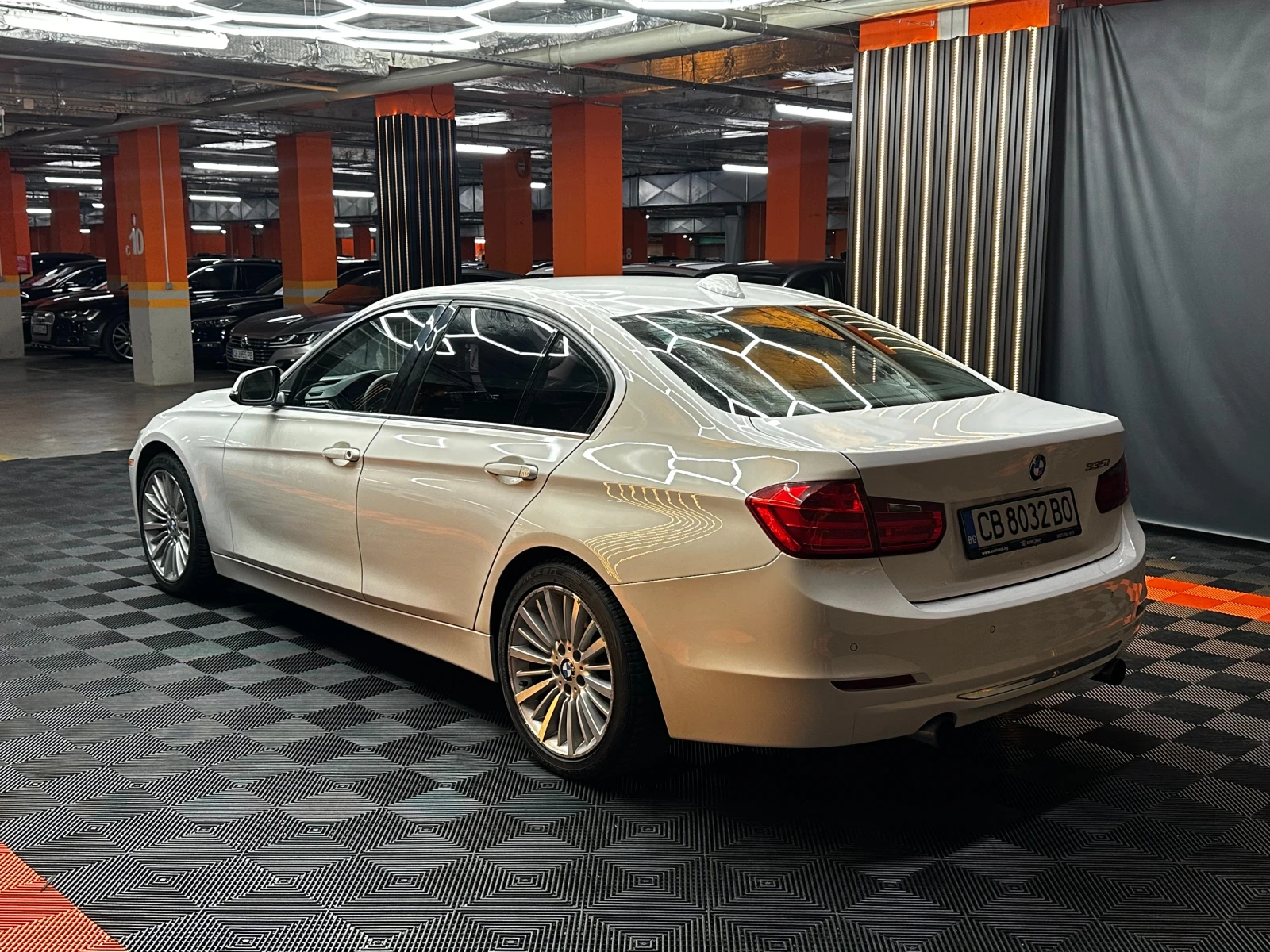 BMW 335 3.0i 306 к.с./ГАРАНЦИЯ/БАРТЕР/ЛИЗИНГ/КОМЕНТАР, снимка 5 - Автомобили и джипове - 51699085