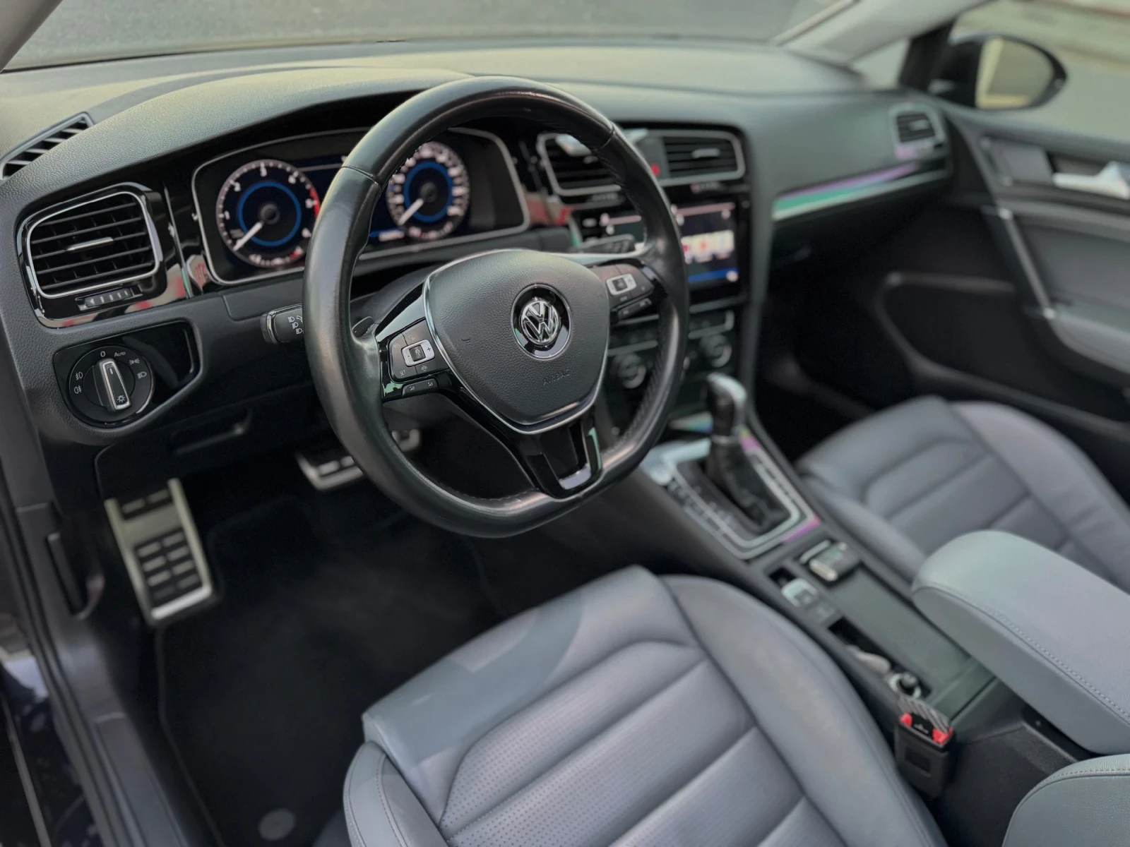 VW Golf 2.0 TDI Highline, Кожа, Keyless, Панорама, LED - изображение 8