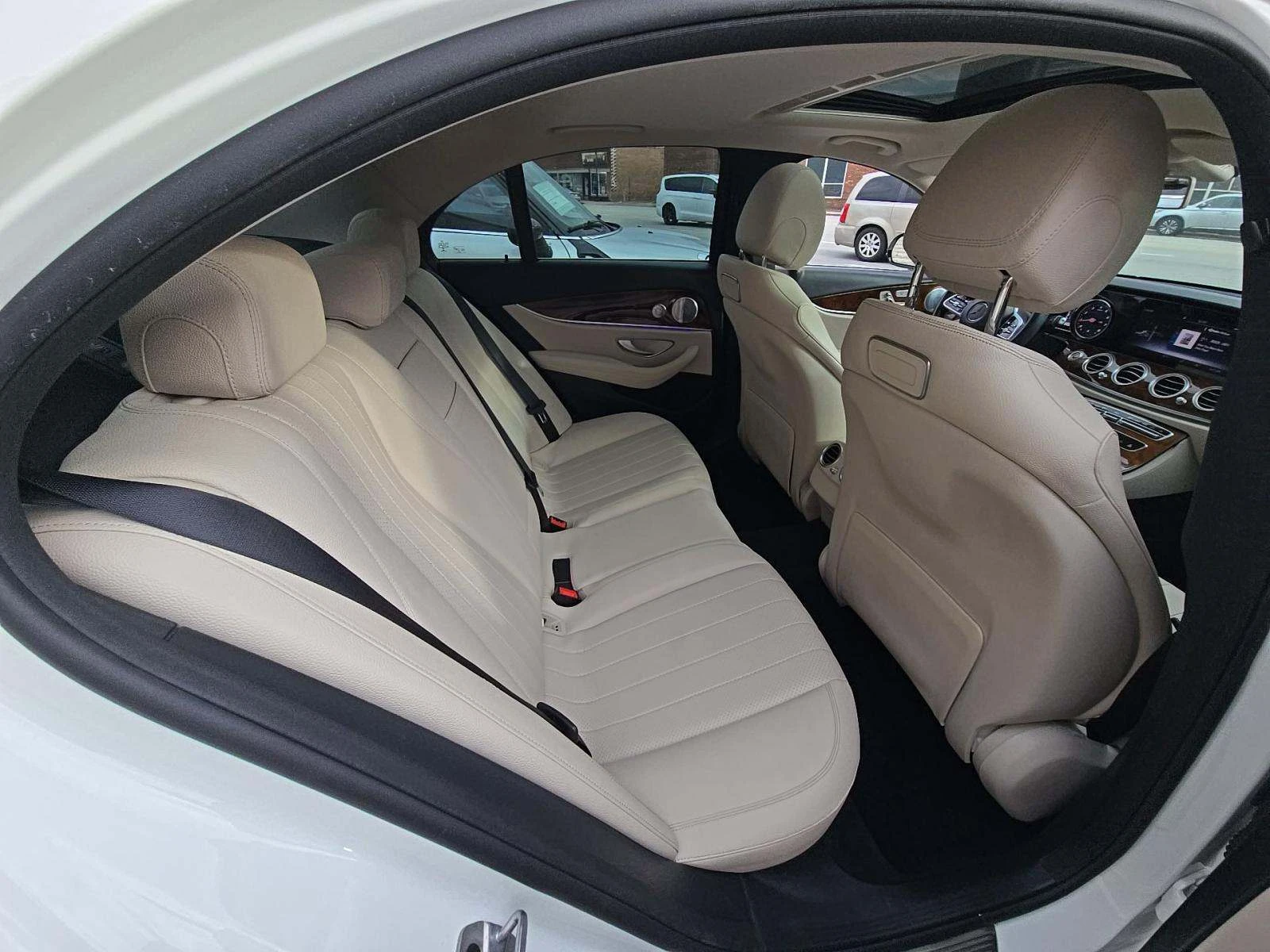 Mercedes-Benz E 300 4Matic | Mobile.bg   6