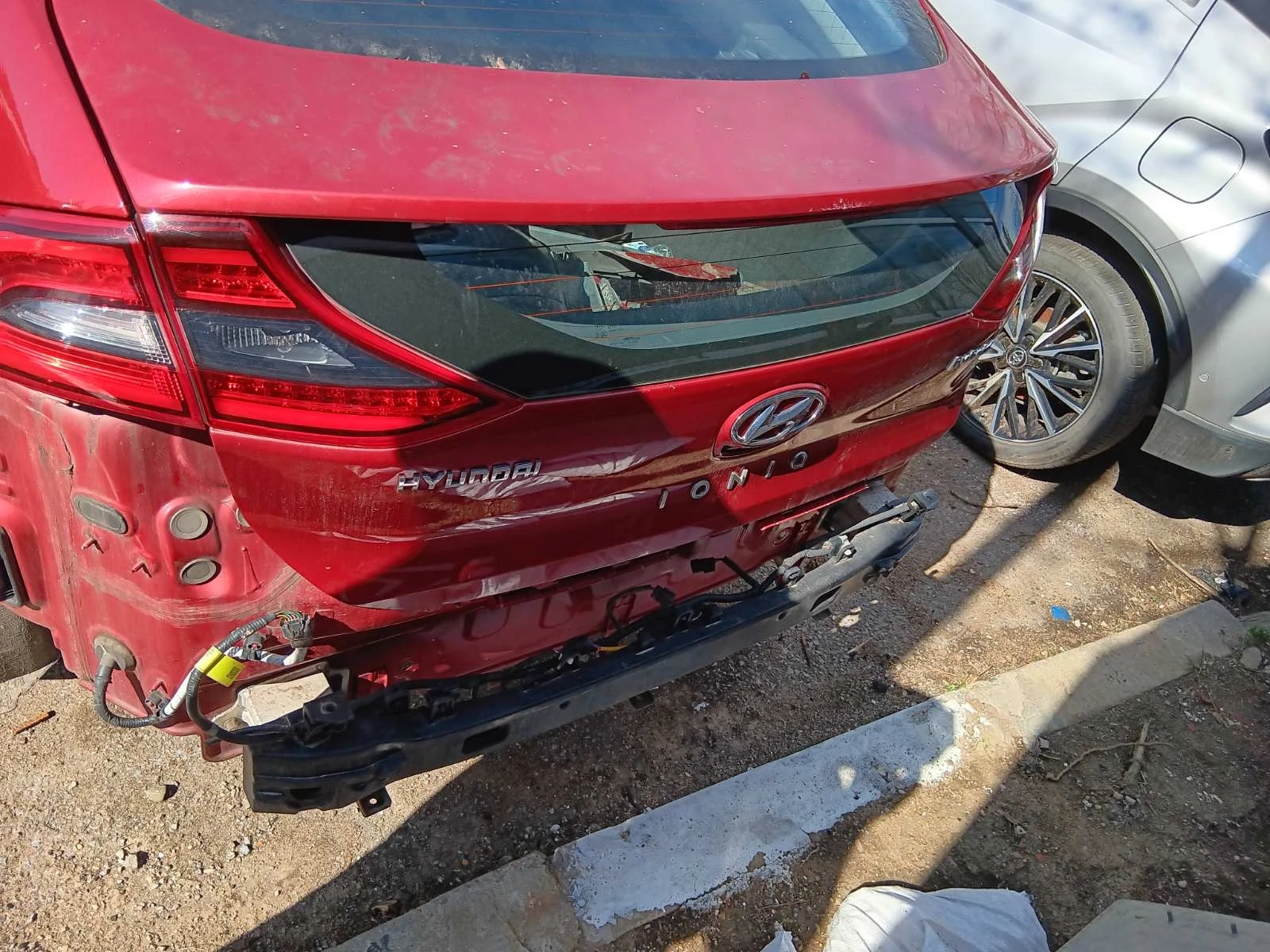 Hyundai Ioniq 1.6GDI 16V HYBRID , снимка 14 - Автомобили и джипове - 52562758