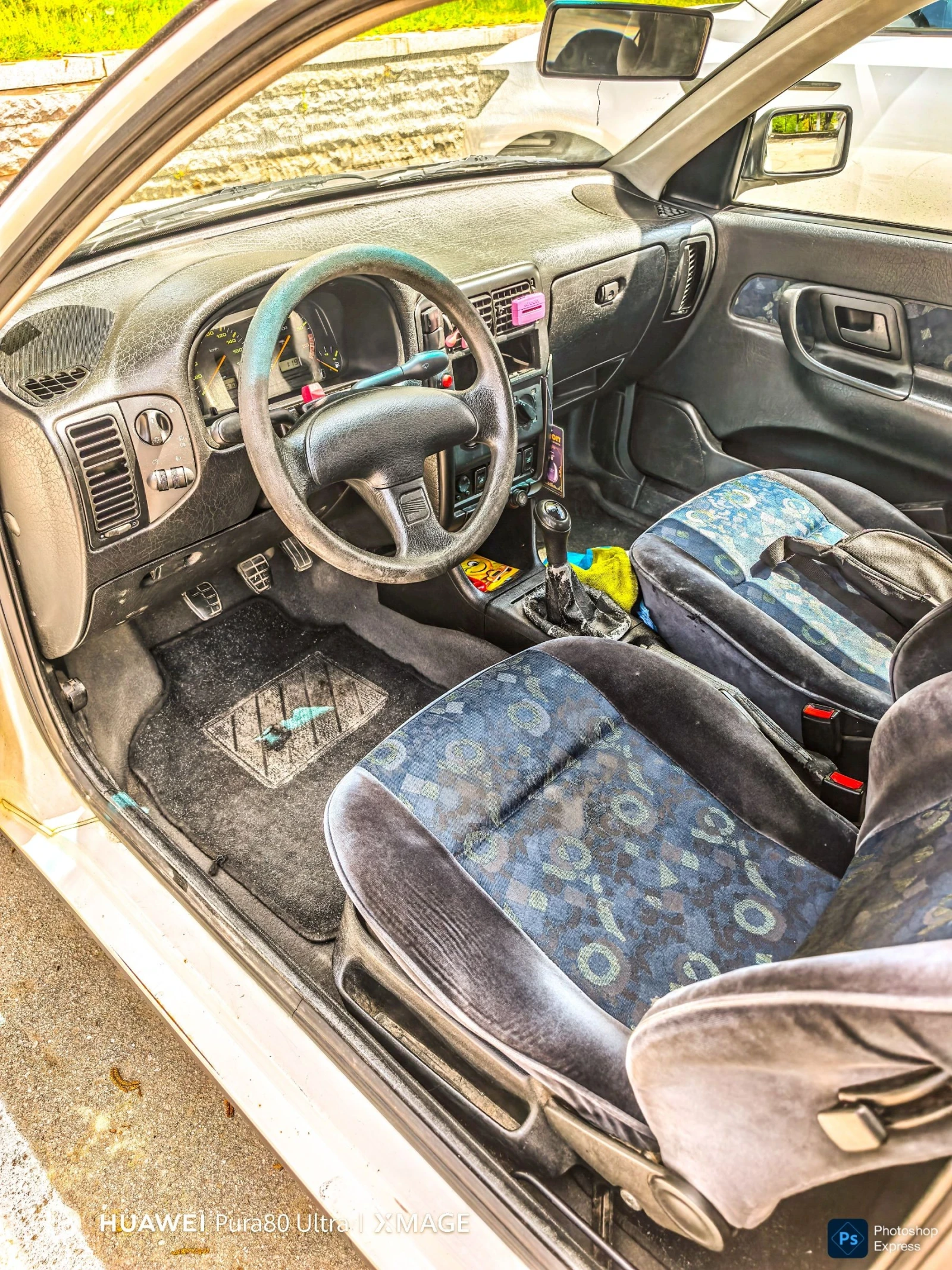 Seat Ibiza 1.0, снимка 12 - Автомобили и джипове - 54397663