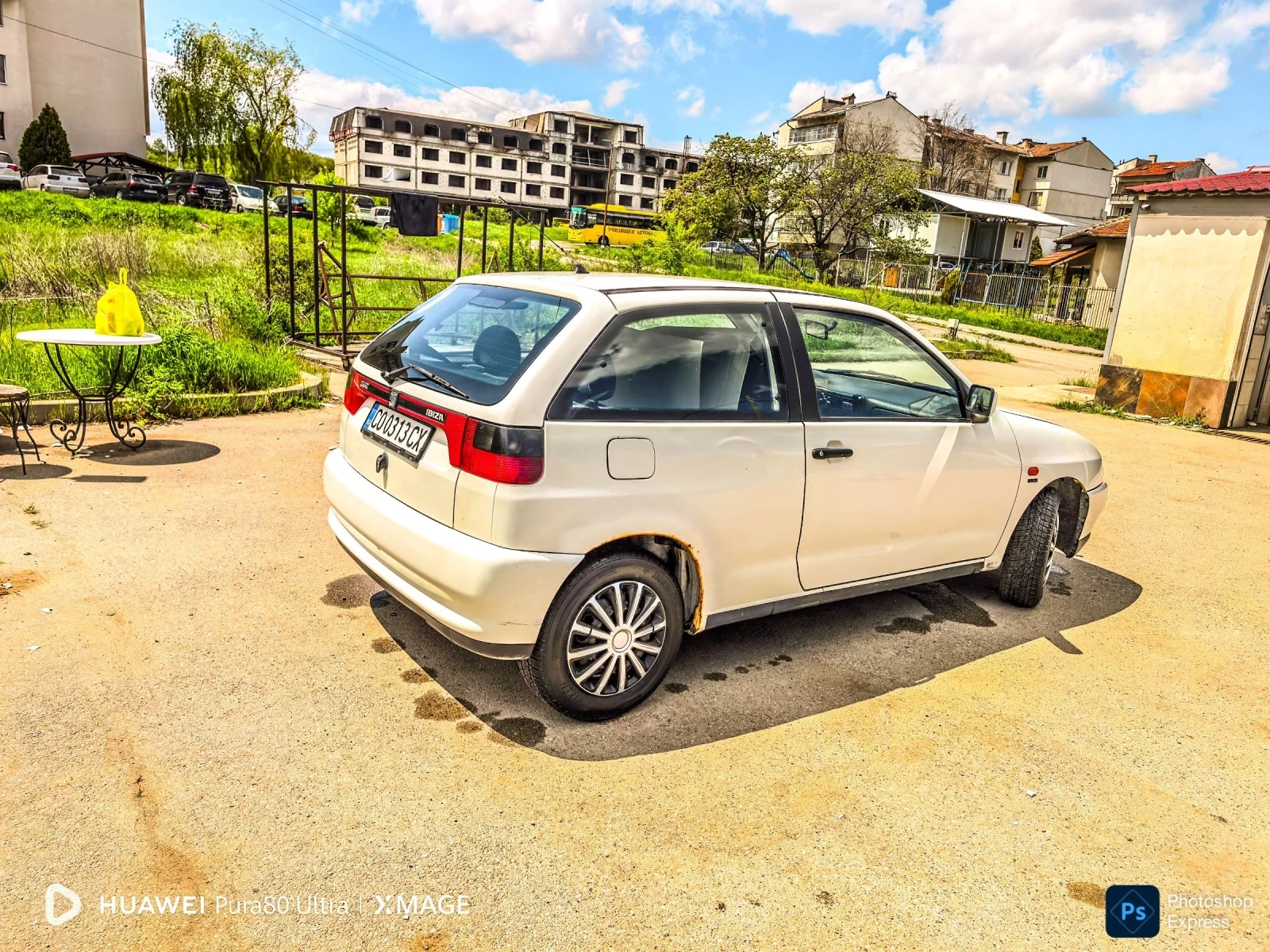 Seat Ibiza 1.0, снимка 8 - Автомобили и джипове - 54397663