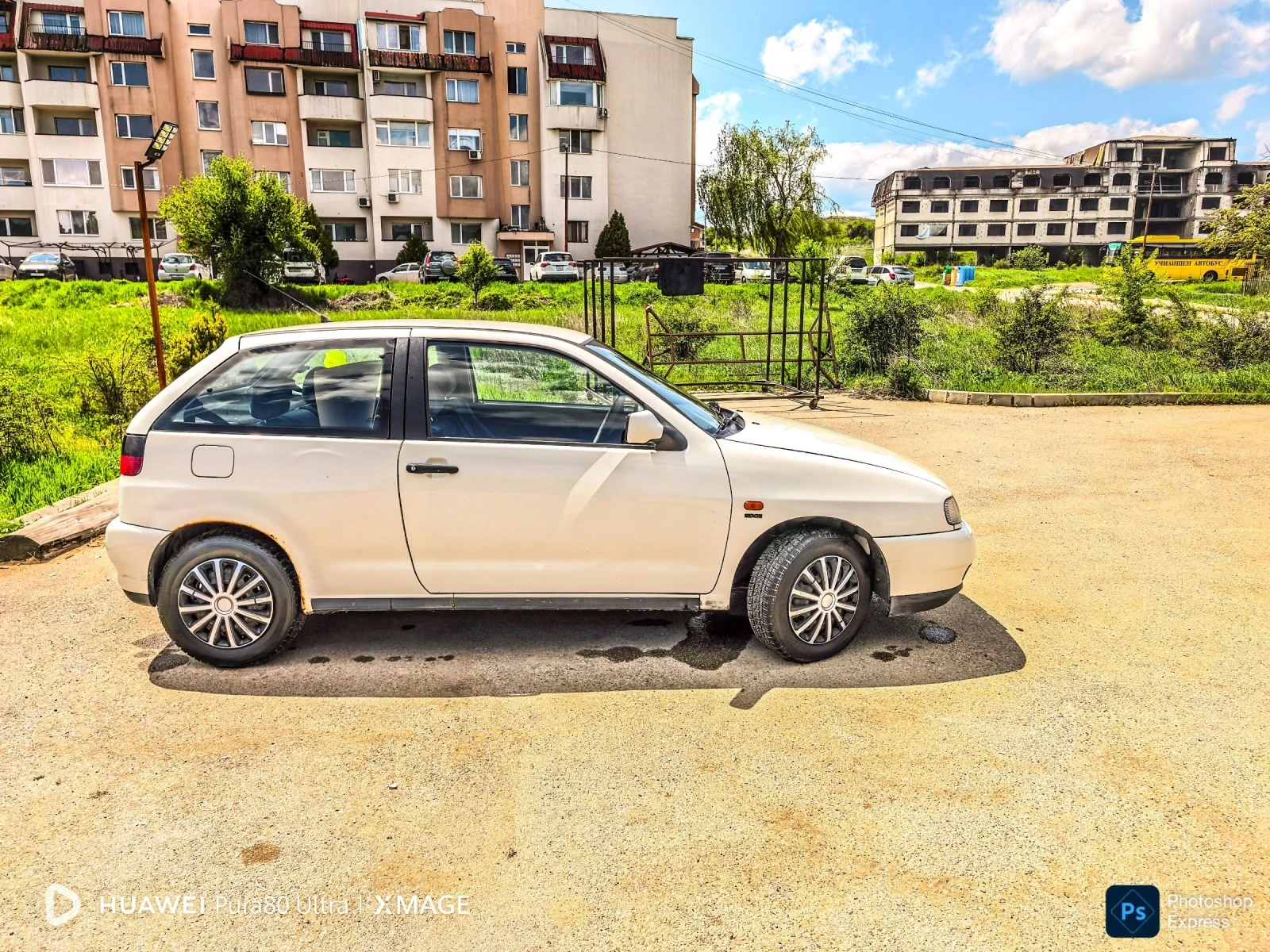 Seat Ibiza 1.0, снимка 7 - Автомобили и джипове - 54397663