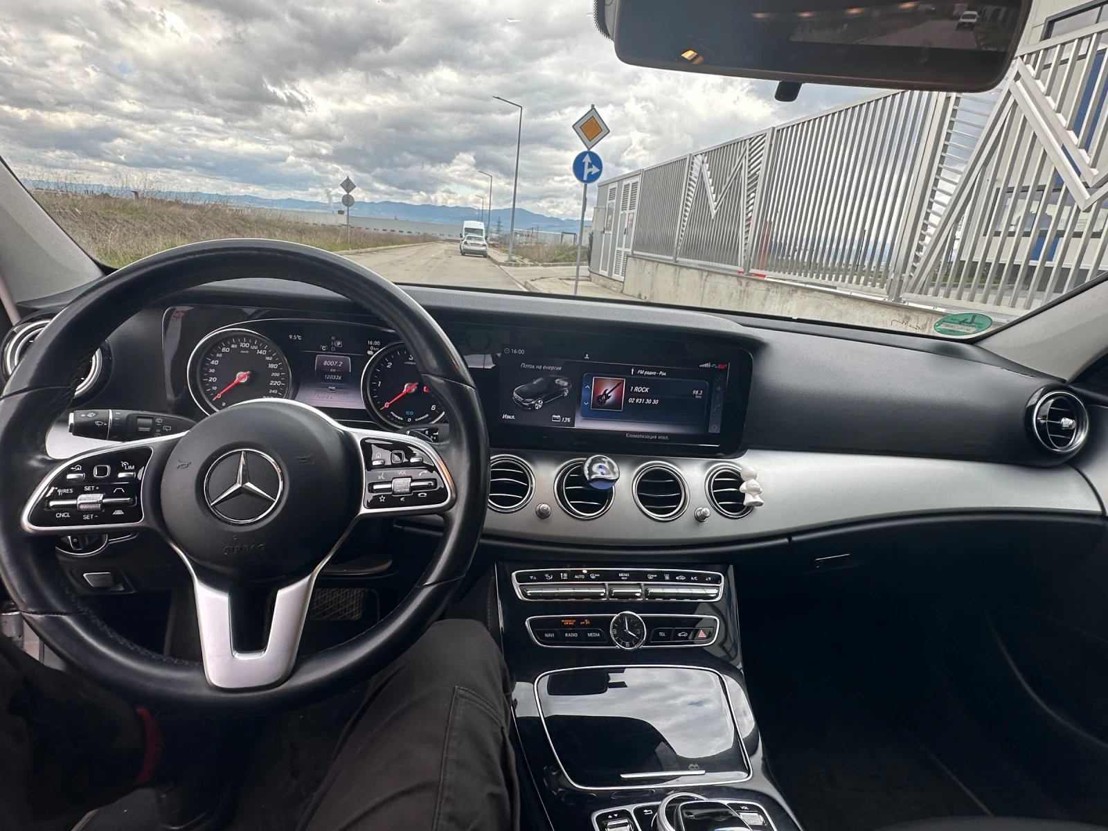 Mercedes-Benz E 300 E300DE Plug in hybrid, снимка 4 - Автомобили и джипове - 55697835