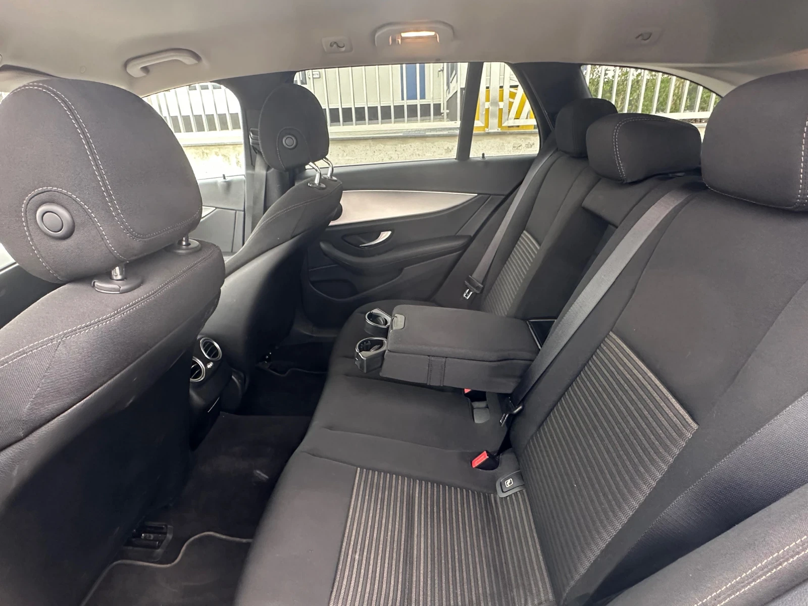 Mercedes-Benz E 300 E300DE Plug in hybrid, снимка 12 - Автомобили и джипове - 55697835