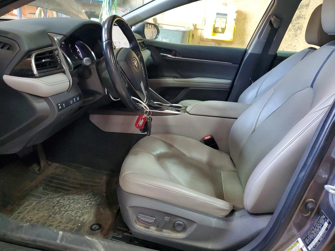 Toyota Camry 2.5l Xle, снимка 7 - Автомобили и джипове - 55905792
