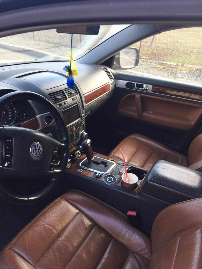 VW Touareg, снимка 2 - Автомобили и джипове - 45425949