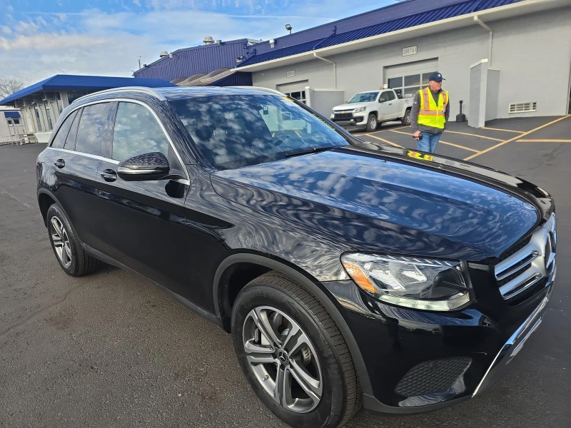 Mercedes-Benz GLC 300 от първи собственик* keyless* подгрев* камера* м.т, снимка 4 - Автомобили и джипове - 48665181