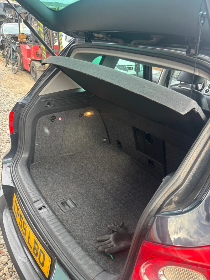 VW Tiguan 2.0TDI-Koja-Navi, снимка 11 - Автомобили и джипове - 51955101