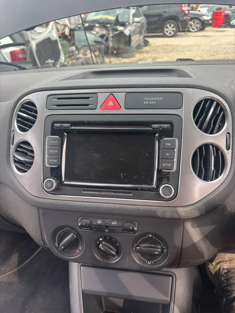 VW Tiguan 2.0TDI-Koja-Navi, снимка 10 - Автомобили и джипове - 51955101