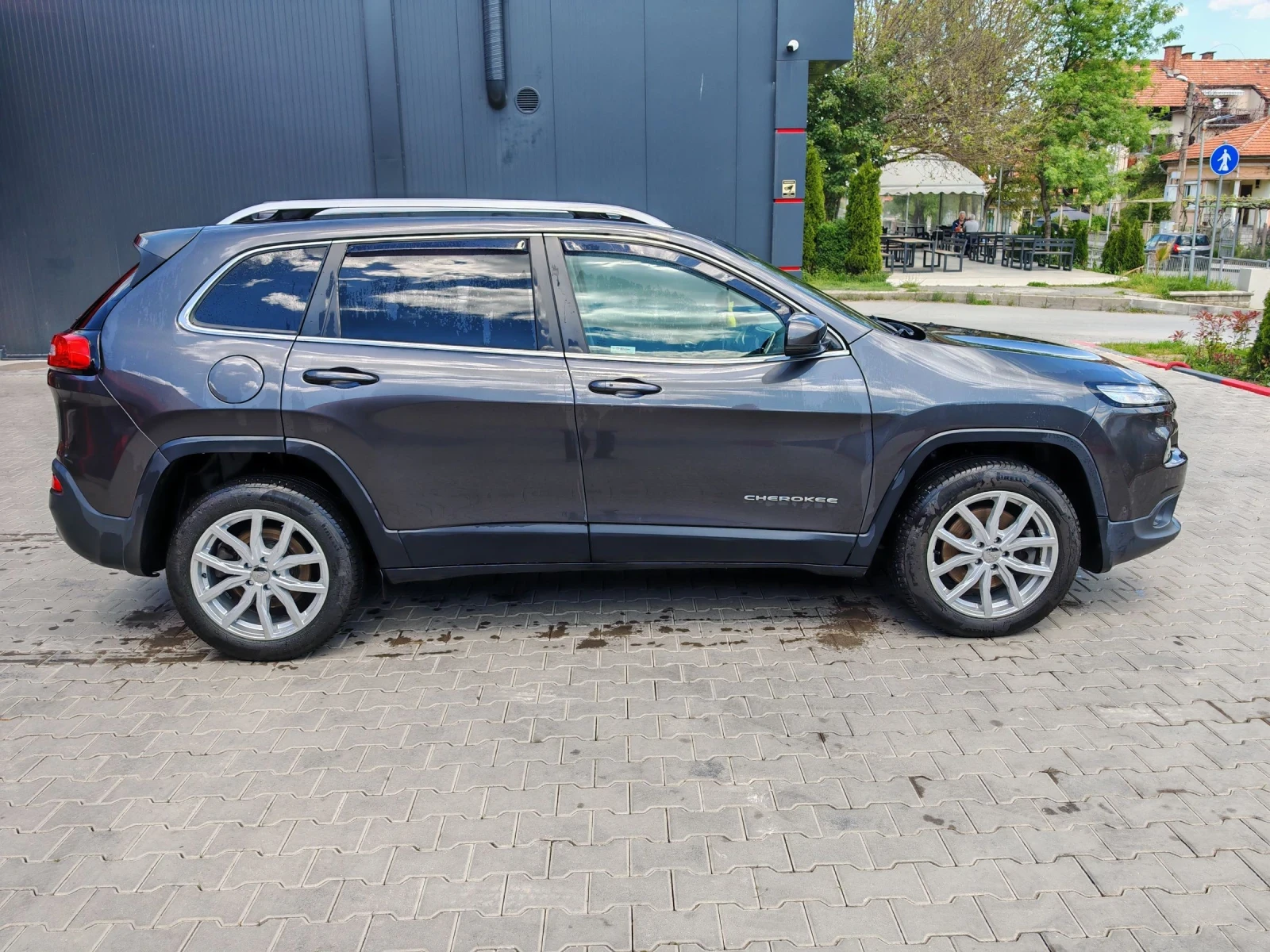 Jeep Cherokee 2.2 Limited - изображение 7