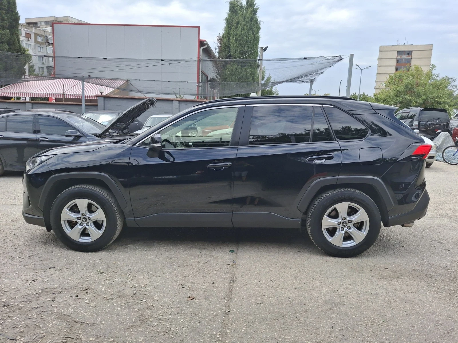 Toyota Rav4 2.5 Hybrid Bisiness Edition - изображение 9