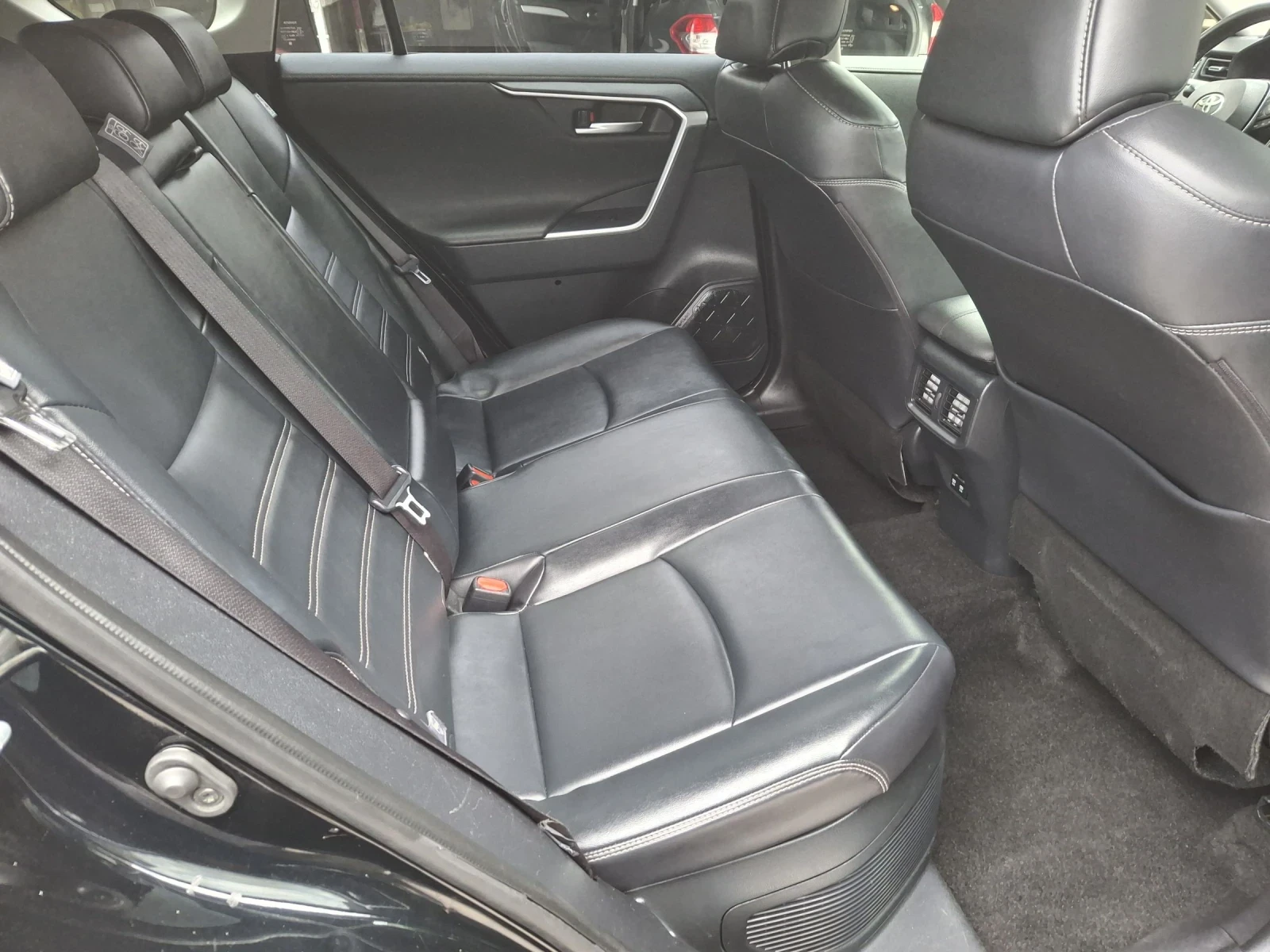 Toyota Rav4 2.5 Hybrid Bisiness Edition - изображение 10