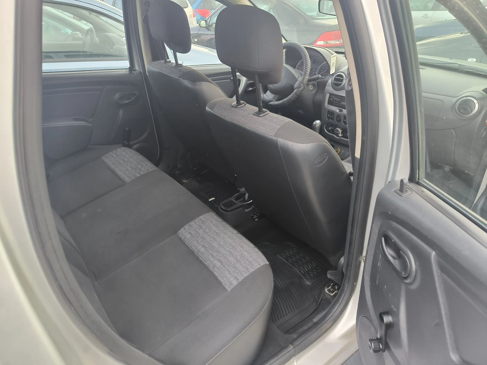 Dacia Duster 1.6i - изображение 8