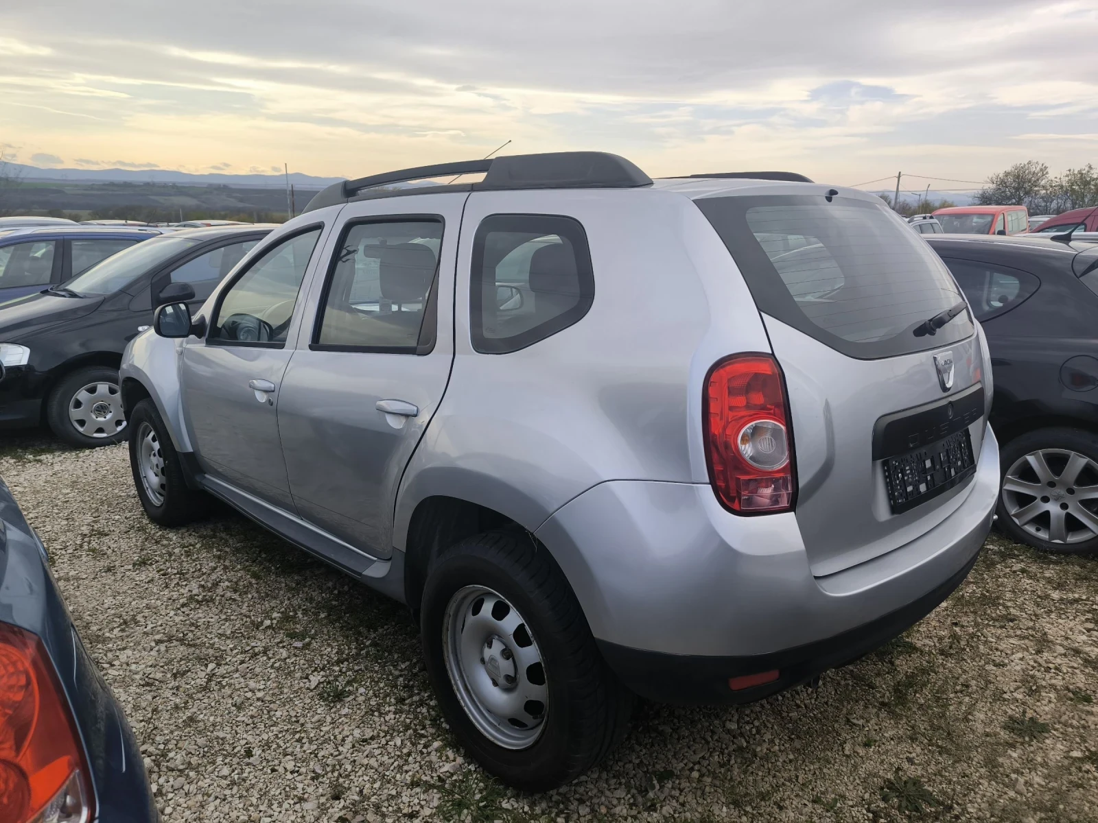 Dacia Duster 1.6i - изображение 4