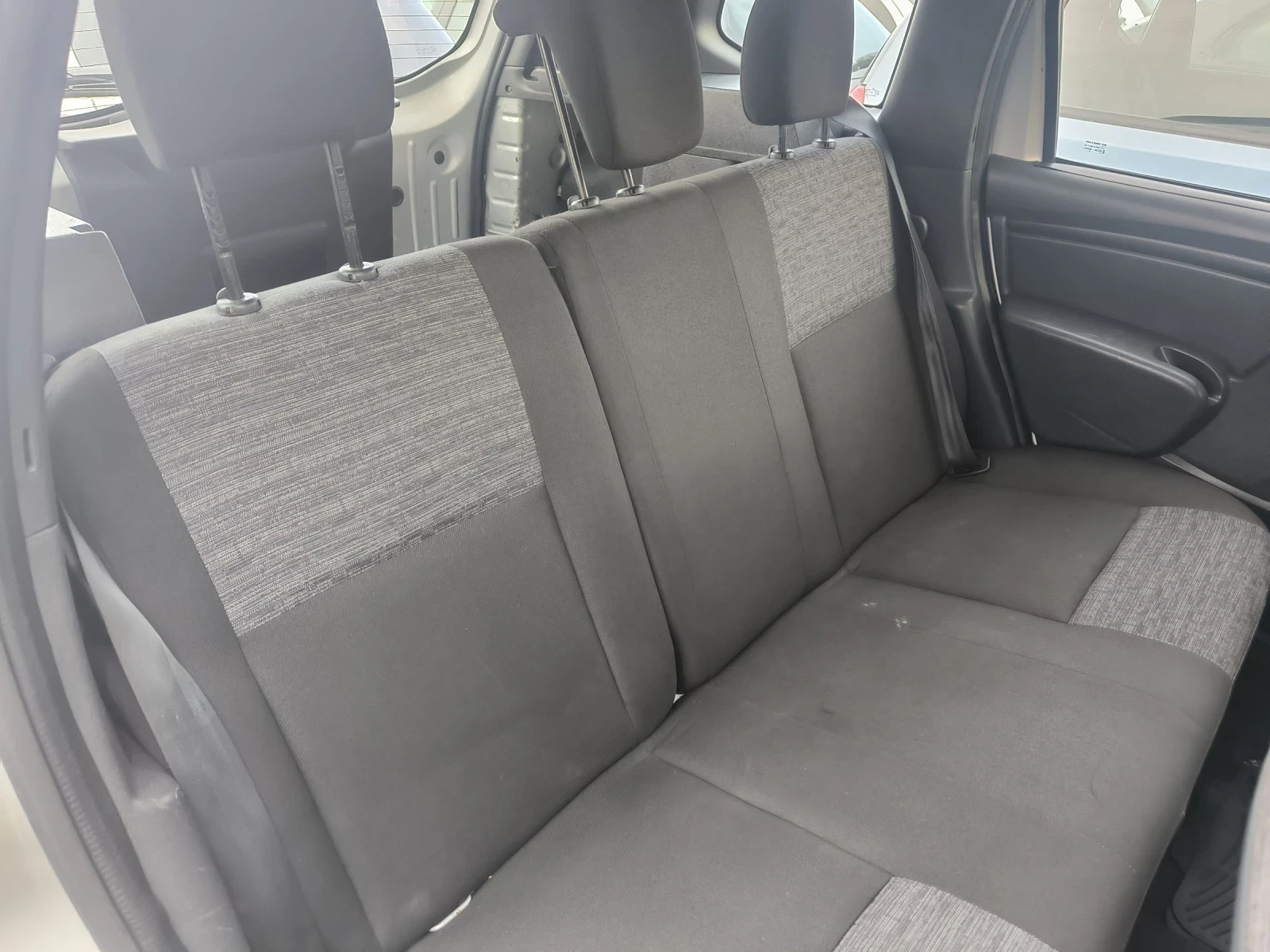 Dacia Duster 1.6i - изображение 9