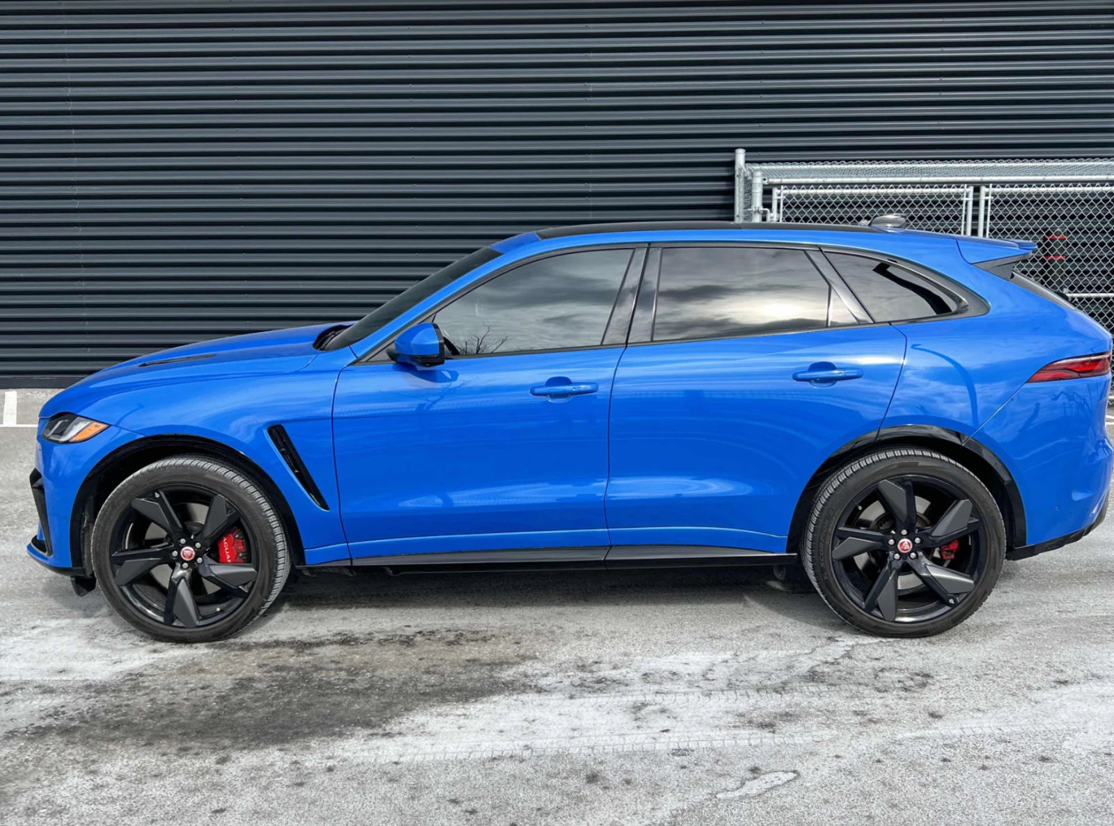 Jaguar F-PACE SVR* Auto, AWD, 5.0L 8cyl* CARFAX, снимка 3 - Автомобили и джипове - 53892920