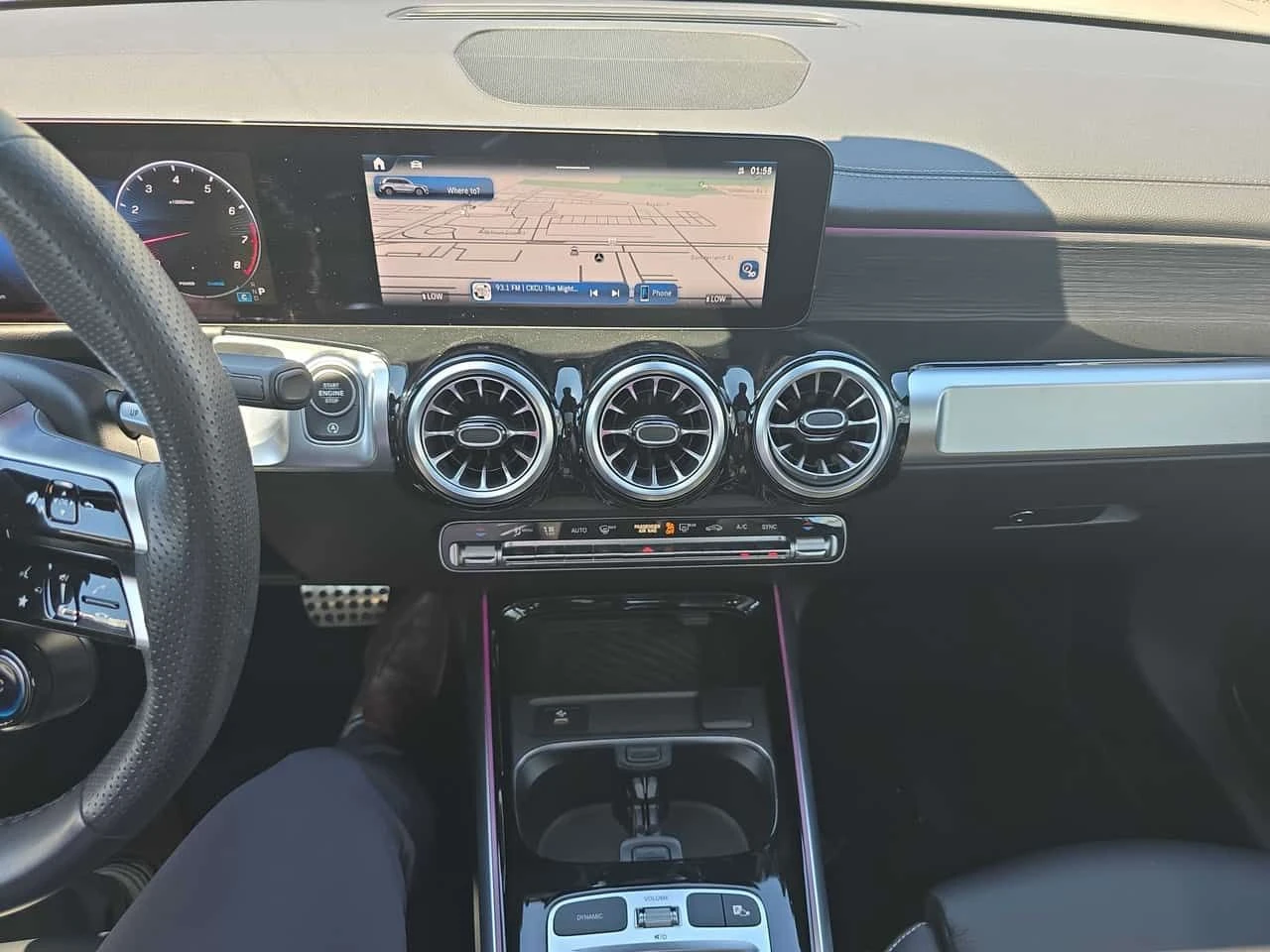 Mercedes-Benz GLB35AMG DISTRONIC| 360| PANO| AMBIENT| ПАМЕТ| 2 КЛЮЧА| , снимка 9 - Автомобили и джипове - 55046886