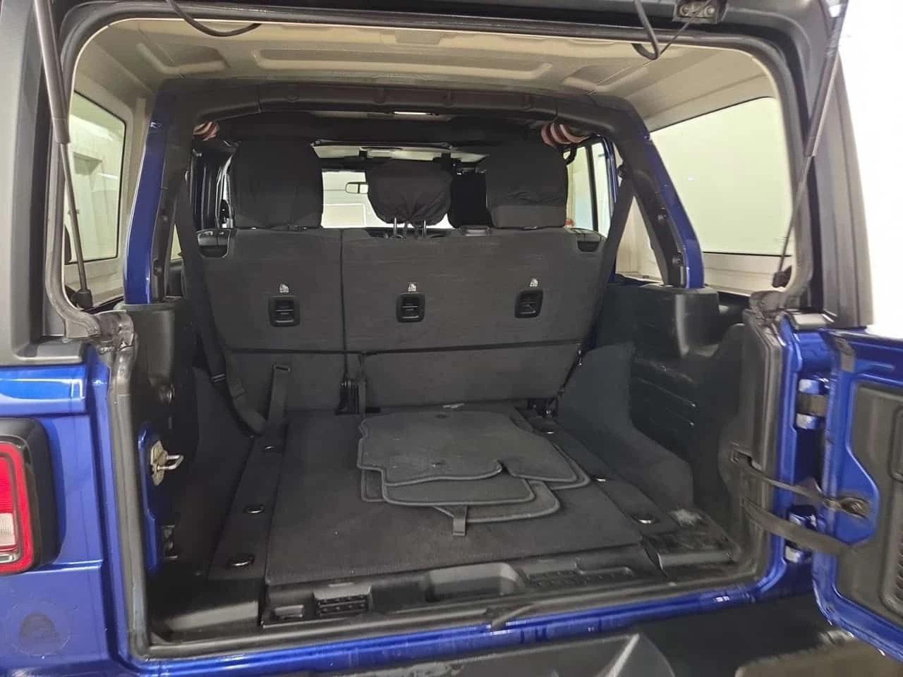 Jeep Wrangler  SPORT| ПОДГРЕВИ| ЗАДНА КАМЕРА| CARFAX| , снимка 14 - Автомобили и джипове - 55309651