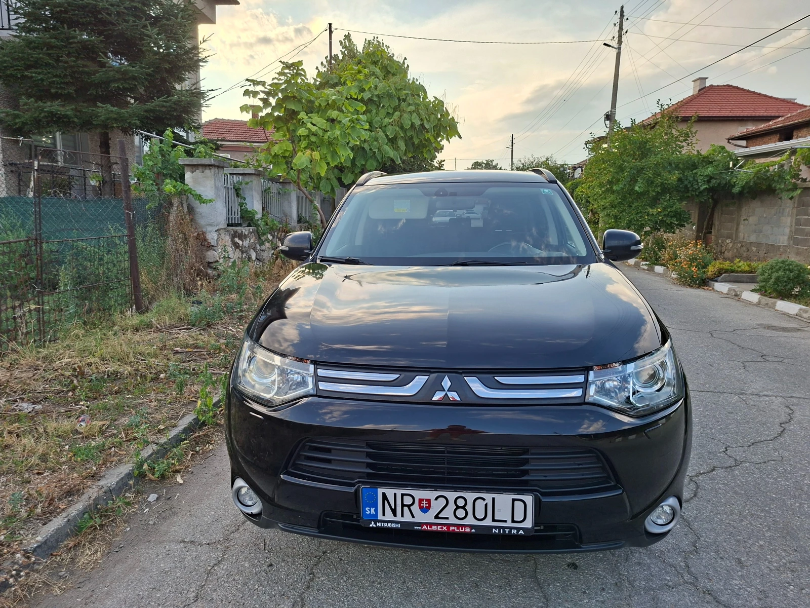 Mitsubishi Outlander 2.2 DI-D 4x4, 7 местна, снимка 3 - Автомобили и джипове - 55616995