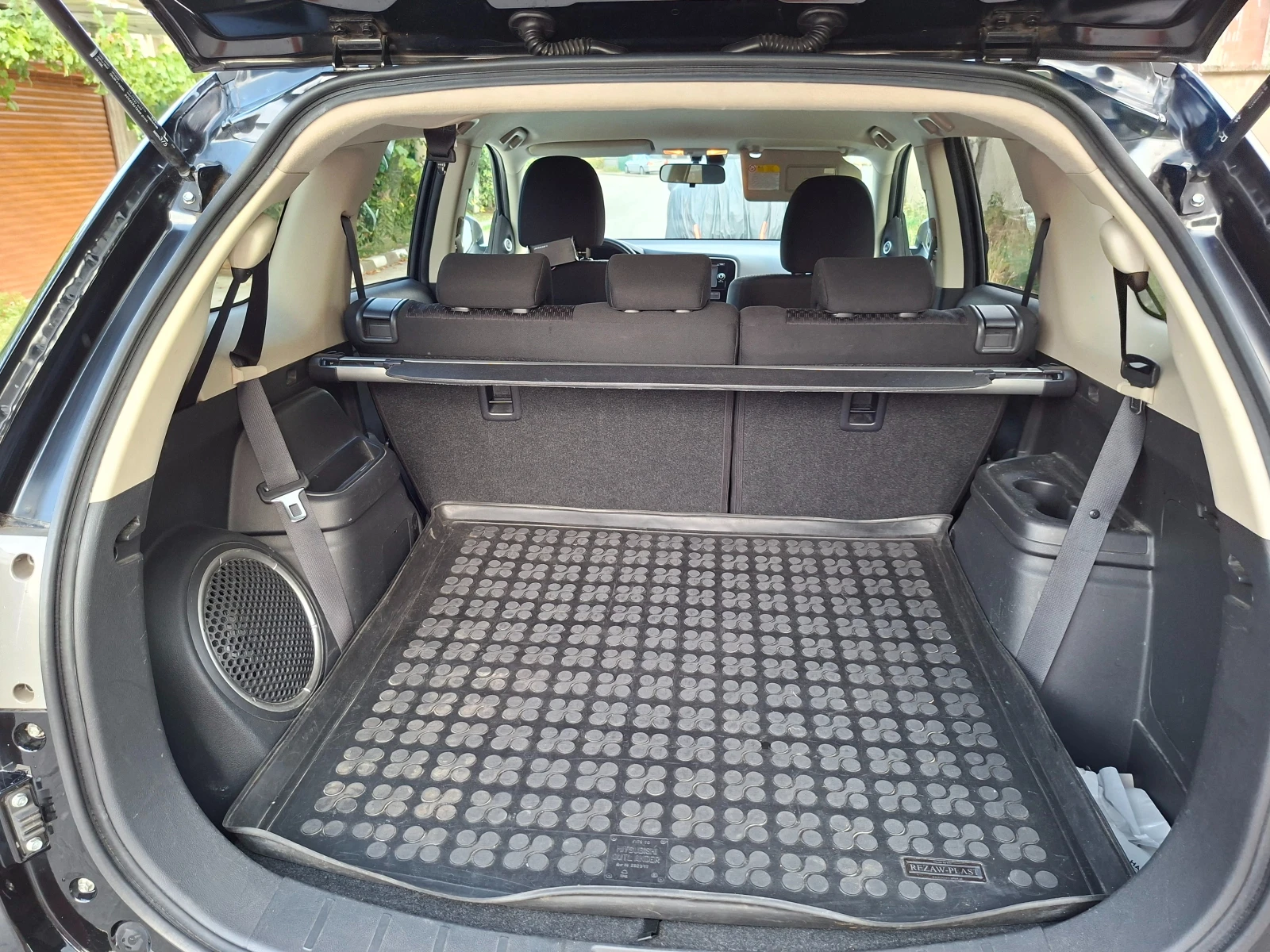 Mitsubishi Outlander 2.2 DI-D 4x4, 7 местна, снимка 13 - Автомобили и джипове - 55616995