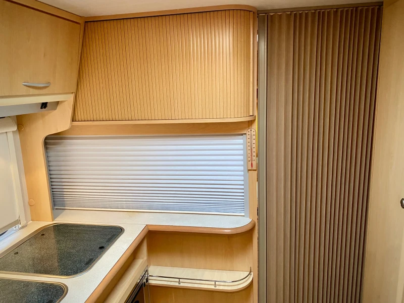 Каравана Chateau Lunar Chateau 470, снимка 9 - Каравани и кемпери - 53011008