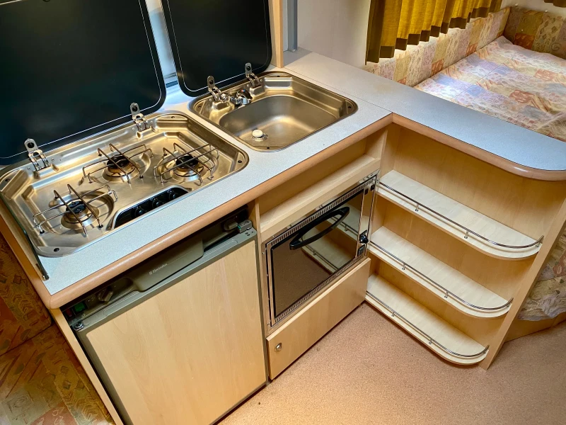 Каравана Chateau Lunar Chateau 470, снимка 6 - Каравани и кемпери - 53011008