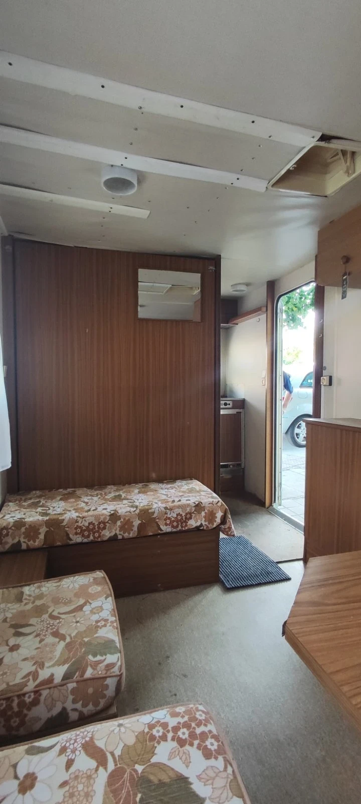 Каравана Sterckeman SA 385, снимка 6 - Каравани и кемпери - 55467111