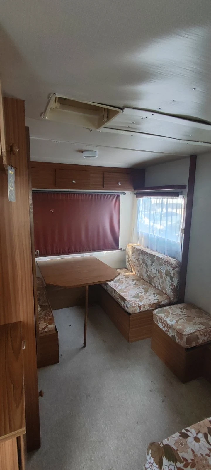 Каравана Sterckeman SA 385, снимка 9 - Каравани и кемпери - 55467111