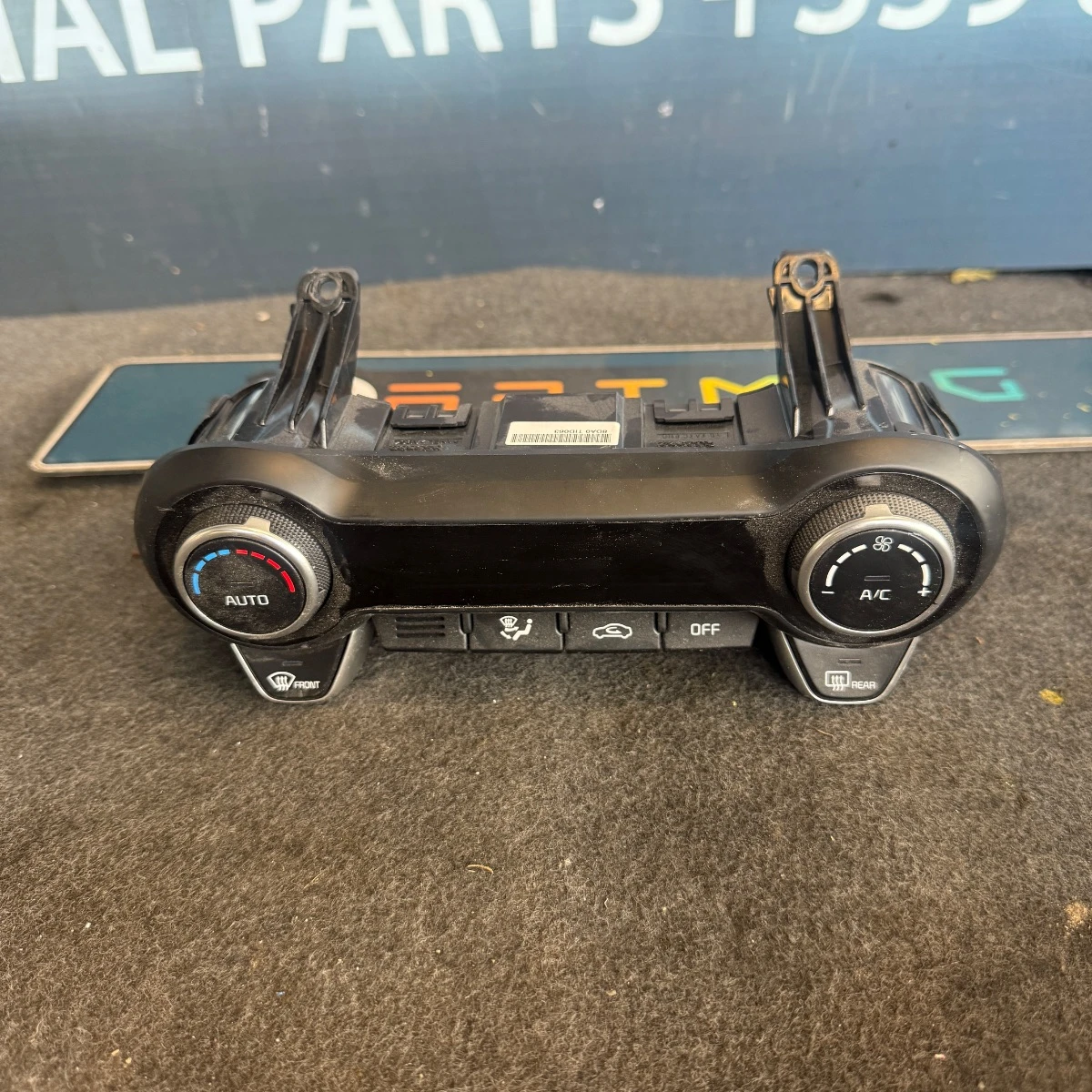 Контролен панел за управление на климатика и парното за Kia Stonic 97250-H8DA0-3