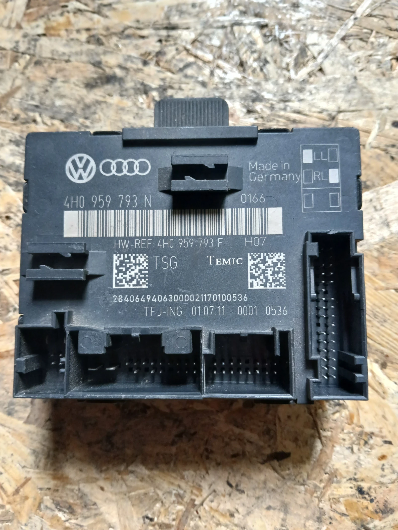 4H0 959 793 N модул управление предна лява врата VW Touareg 2012г 