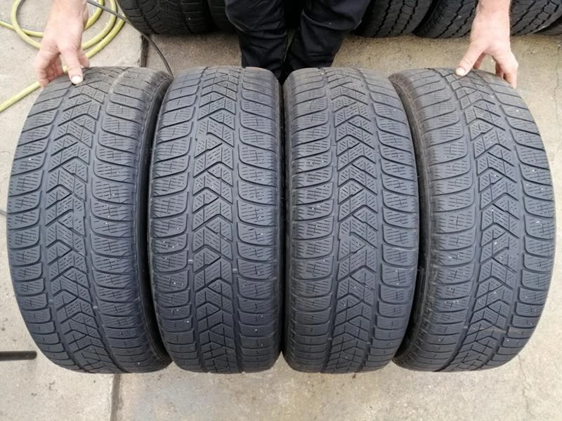 Гуми Зимни 225/55R19, снимка 1 - Гуми и джанти - 34278446