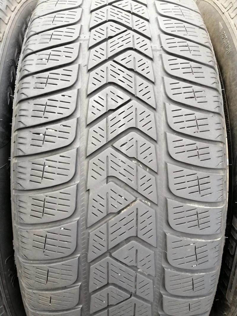 Гуми Зимни 225/55R19, снимка 4 - Гуми и джанти - 34278446