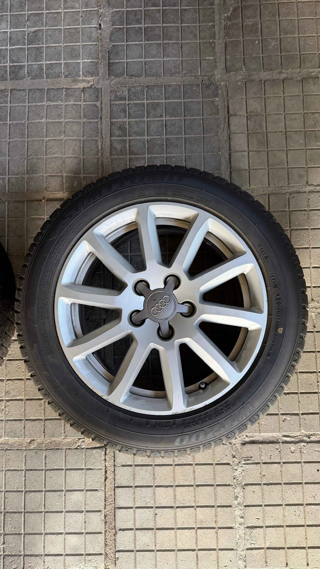 Гуми с джанти Други 205/55R16, снимка 3 - Гуми и джанти - 56241961