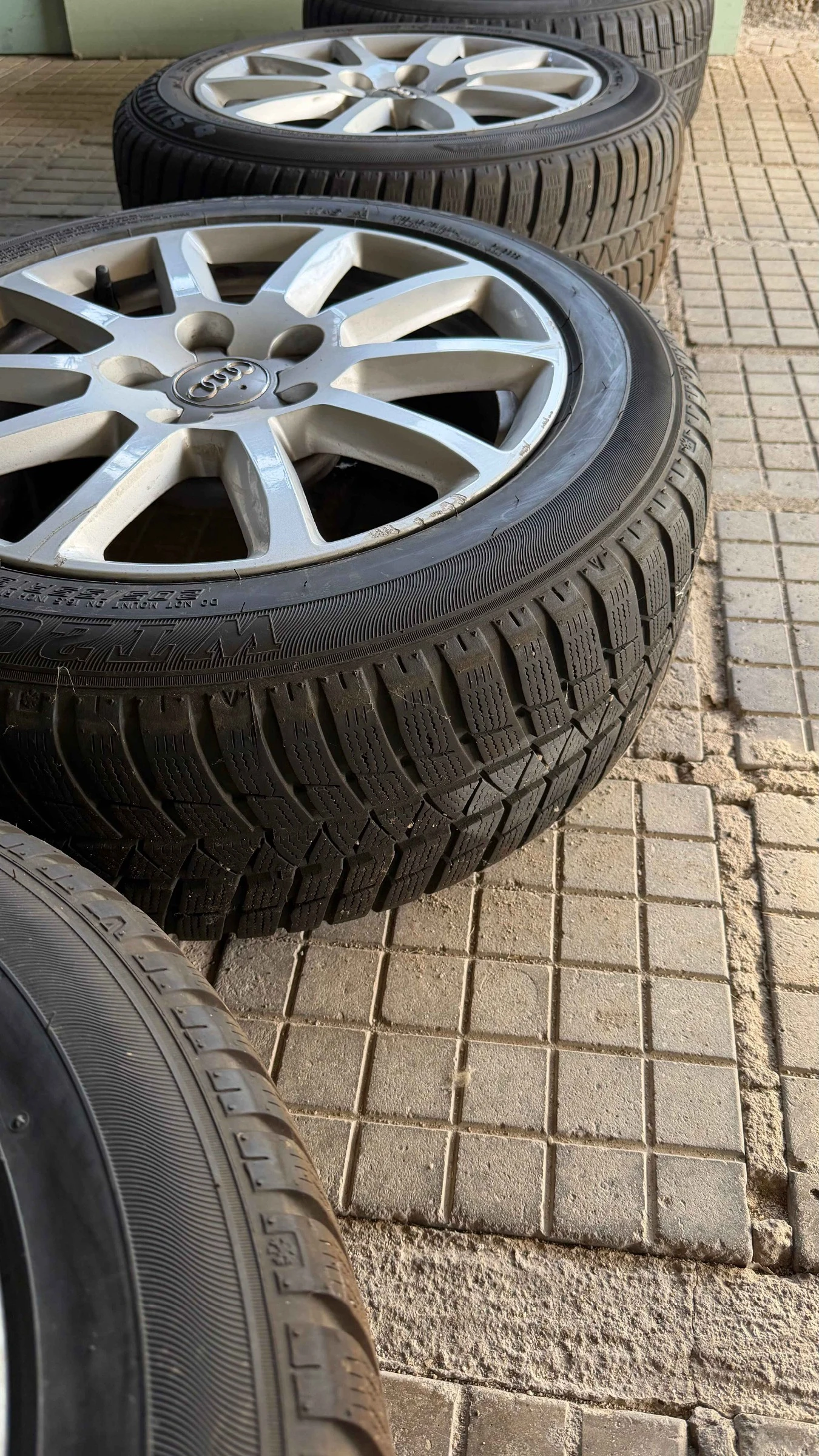 Гуми с джанти Други 205/55R16, снимка 2 - Гуми и джанти - 56241961