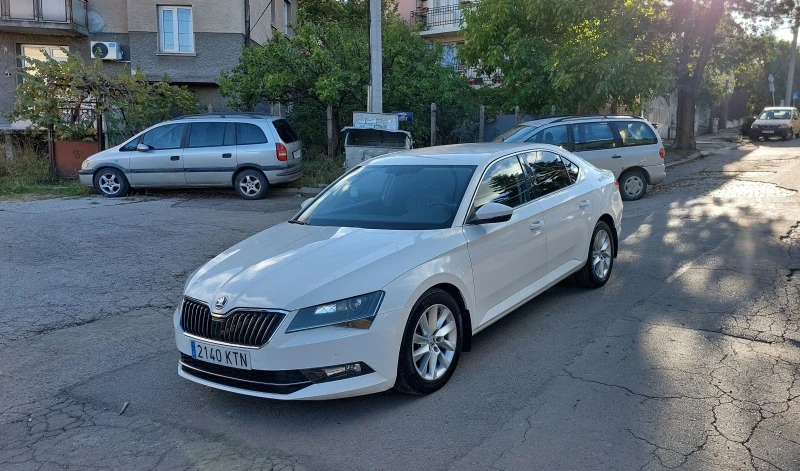 Skoda Superb 2.0tdi 150к.с. DSG NAVI 2019г, кожа, отлично състо, снимка 10 - Автомобили и джипове - 47442271