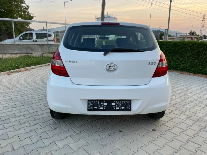 Hyundai I20 1.2 бензин Отлично състояние, снимка 4 - Автомобили и джипове - 47471304