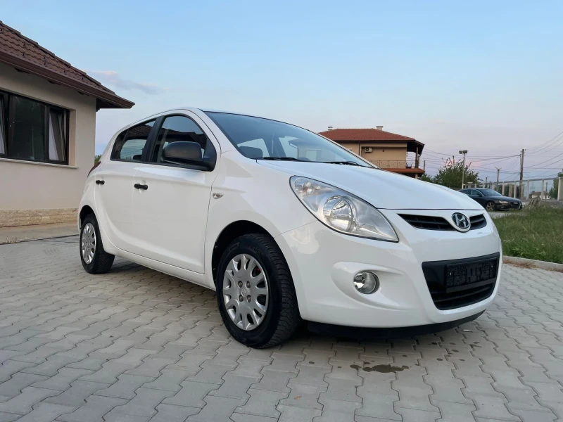 Hyundai I20 1.2 бензин Отлично състояние, снимка 3 - Автомобили и джипове - 47471304