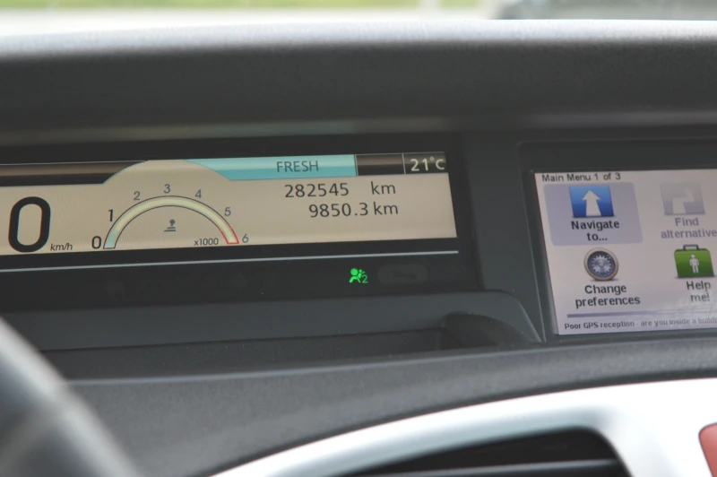Renault Scenic 1.9dci-KLIMA, снимка 12 - Автомобили и джипове - 50258868