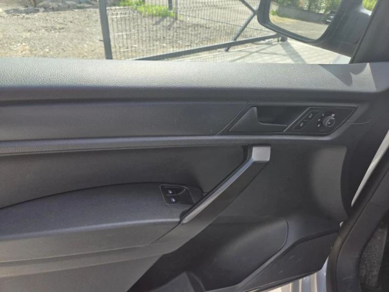 VW Caddy Maxi 2.0 TDI, снимка 13 - Автомобили и джипове - 50959918