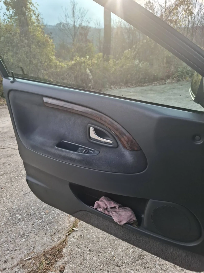 Volvo V40 1.9 di, снимка 11 - Автомобили и джипове - 52343524