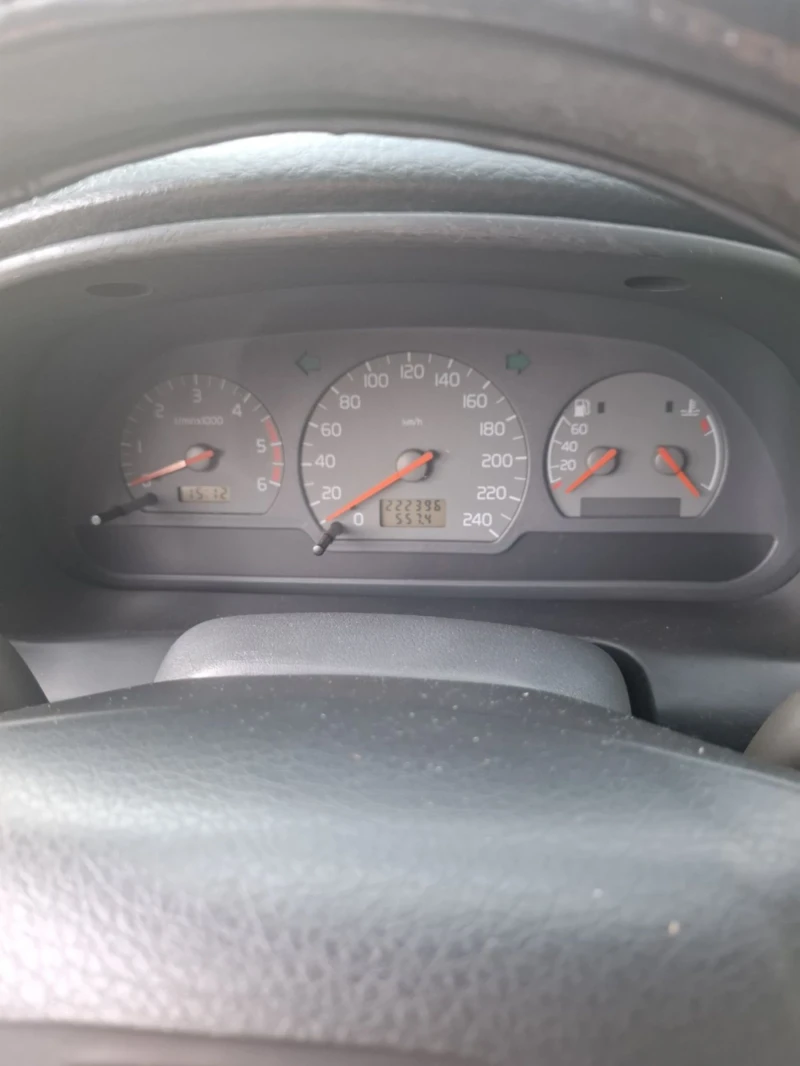 Volvo V40 1.9 di, снимка 9 - Автомобили и джипове - 52343524