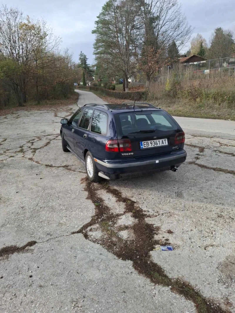 Volvo V40 1.9 di, снимка 4 - Автомобили и джипове - 52343524