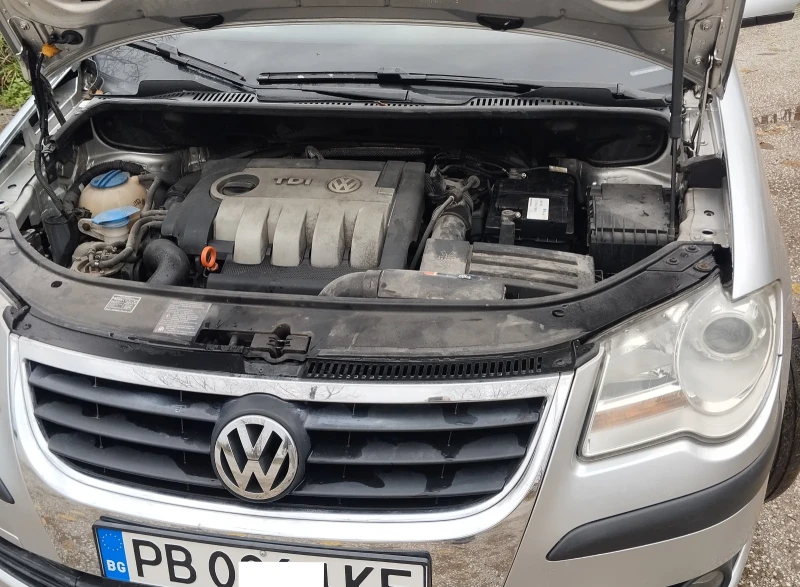 VW Touran 1.9 105 коня 7 местен, снимка 3 - Автомобили и джипове - 52680855